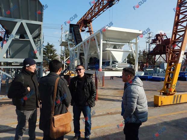 Mongolian Clients Buying Mobile Concrete Plant Photo 2